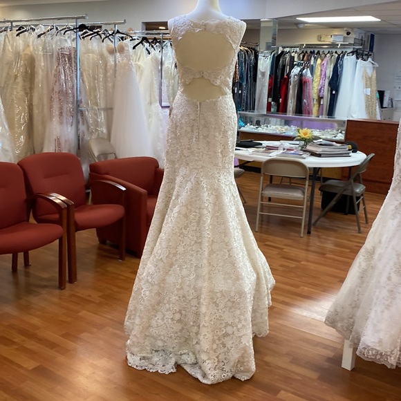 ⭐️SOLD⭐️ Maggie Sottero ivory over light gold wedding gown - Picture 9 of 14